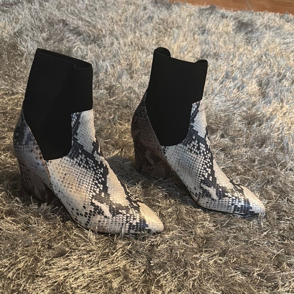 Steve Madden Black and Cream Ankle Boots with Chunky Heel